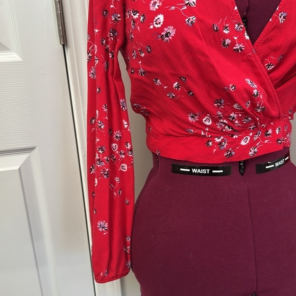 Floral wild fable cropped top - Picture 4 of 8